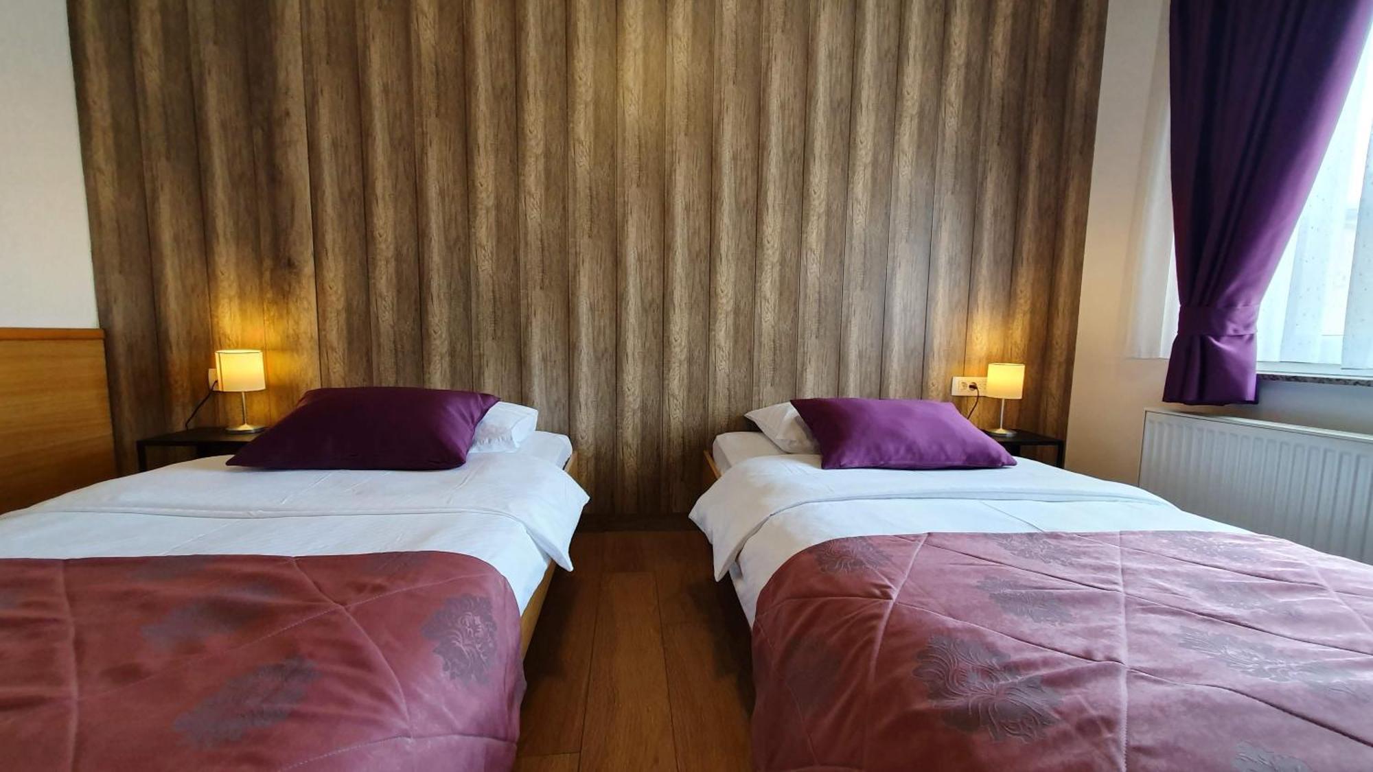 Hotel Zvonimir โอโทชาส ภายนอก รูปภาพ