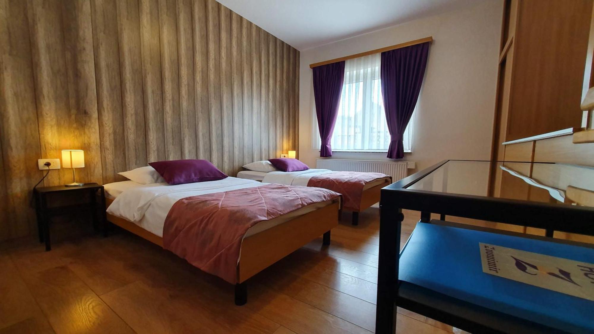 Hotel Zvonimir โอโทชาส ภายนอก รูปภาพ