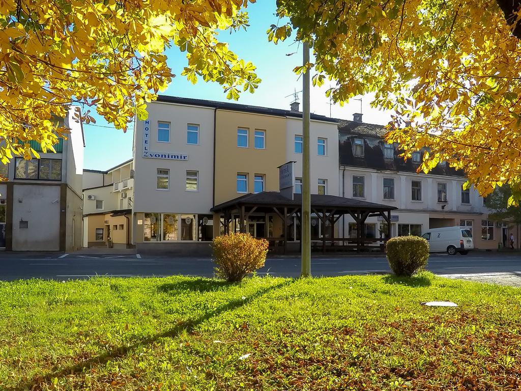 Hotel Zvonimir โอโทชาส ภายนอก รูปภาพ