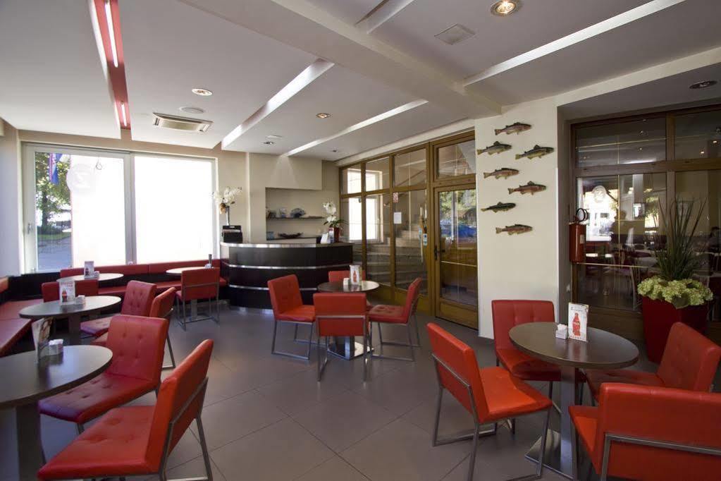 Hotel Zvonimir โอโทชาส ภายนอก รูปภาพ