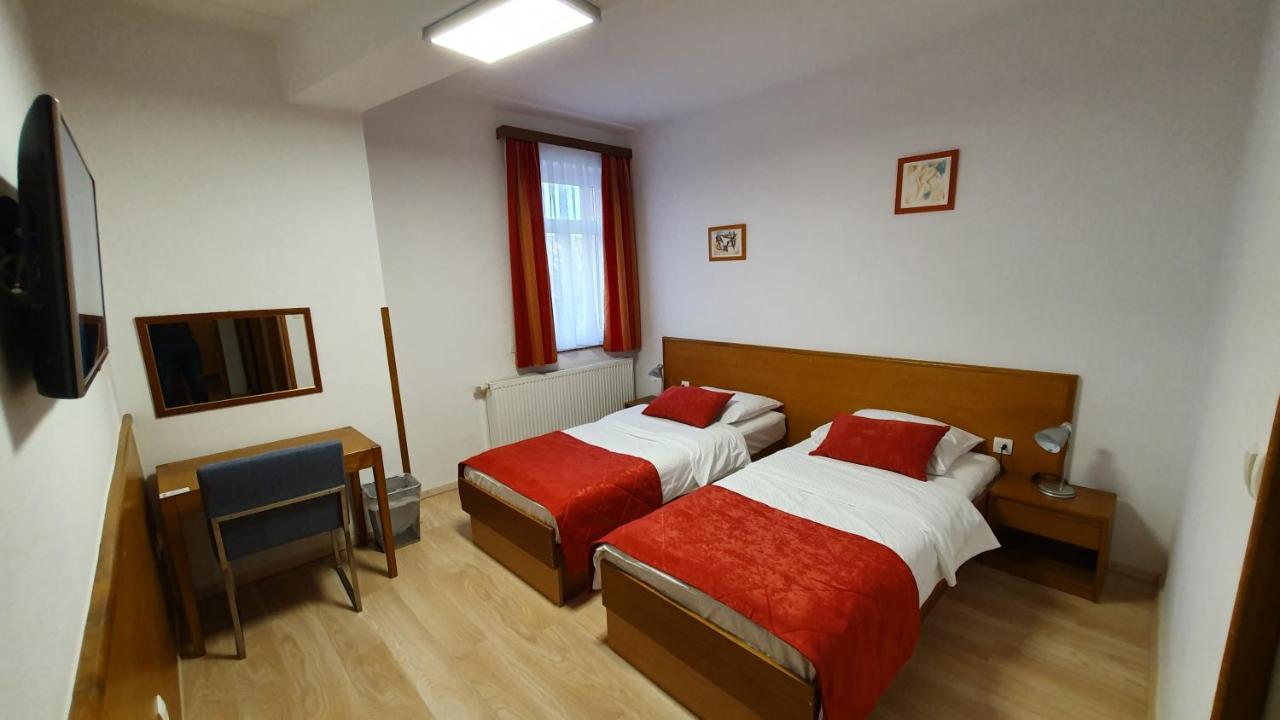 Hotel Zvonimir โอโทชาส ภายนอก รูปภาพ