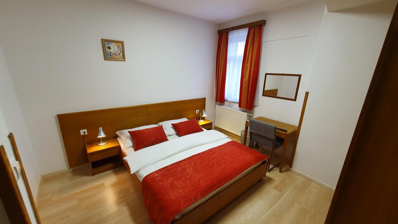 Hotel Zvonimir โอโทชาส ภายนอก รูปภาพ