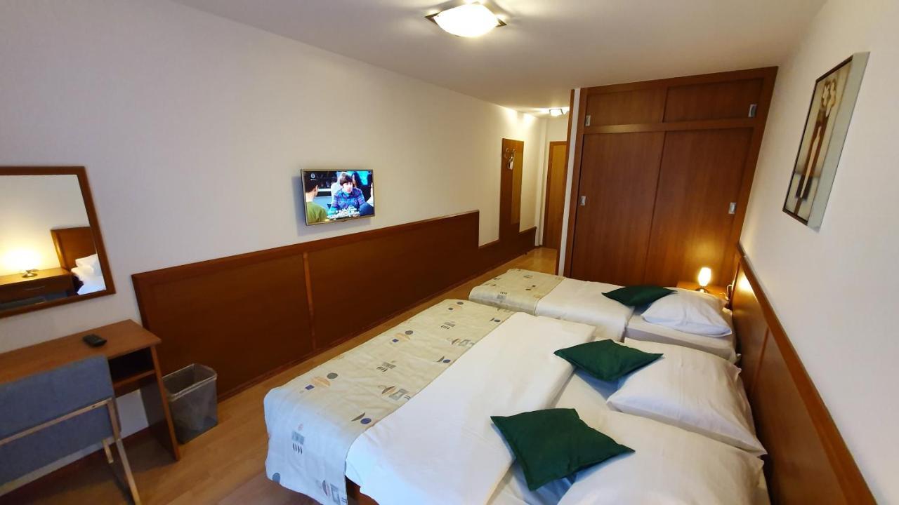 Hotel Zvonimir โอโทชาส ภายนอก รูปภาพ