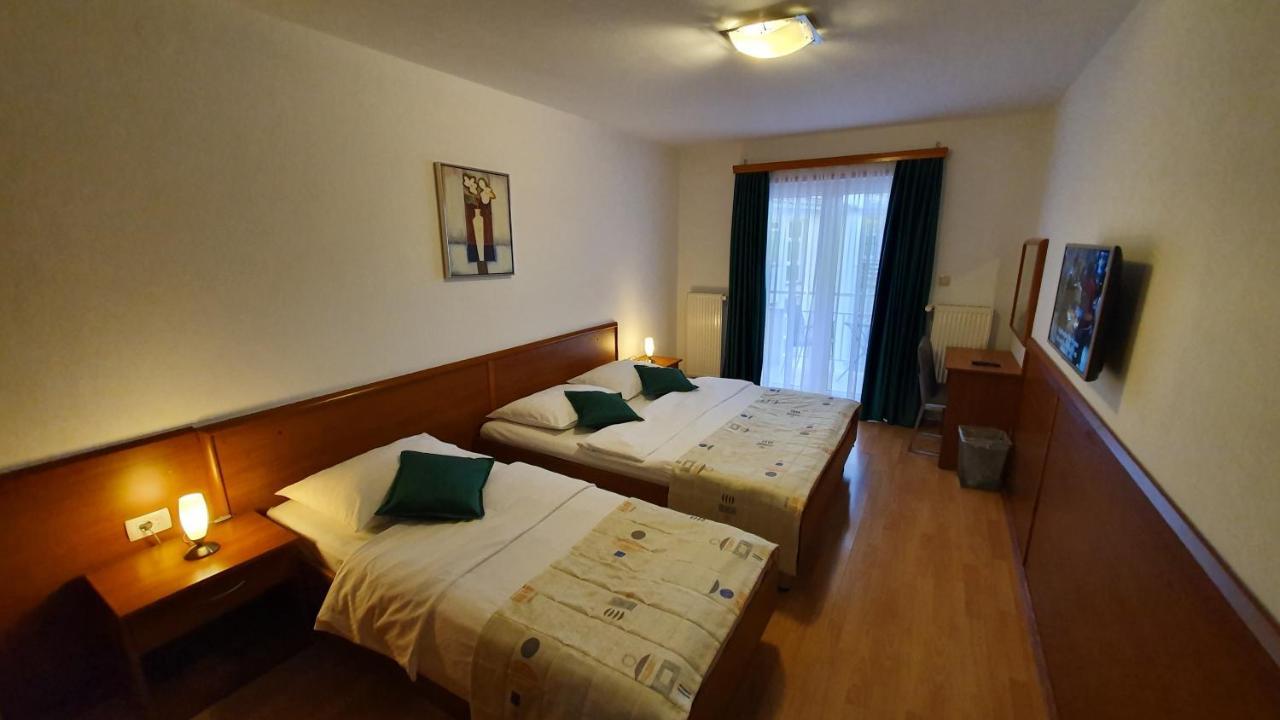 Hotel Zvonimir โอโทชาส ภายนอก รูปภาพ