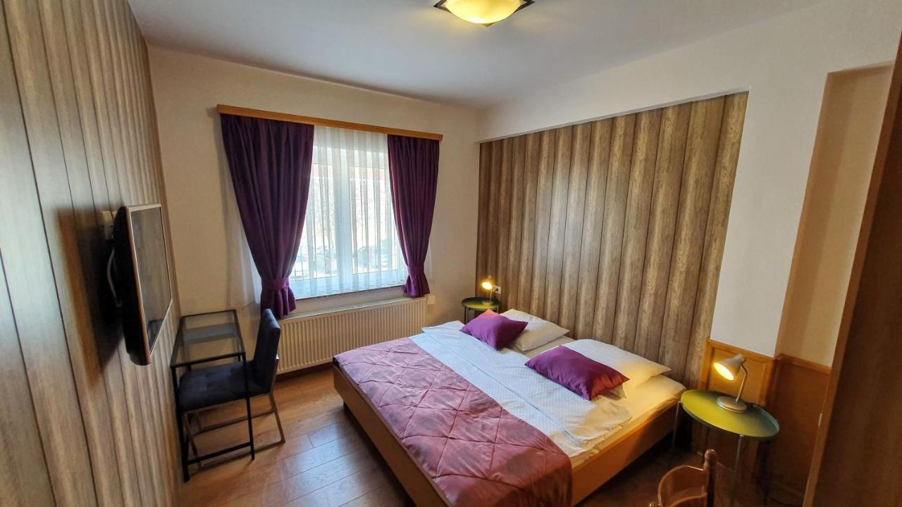 Hotel Zvonimir โอโทชาส ภายนอก รูปภาพ
